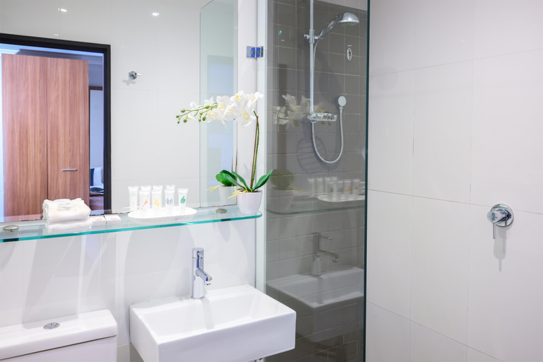 Bathroom 4, Crest on Barkly, Melbourne