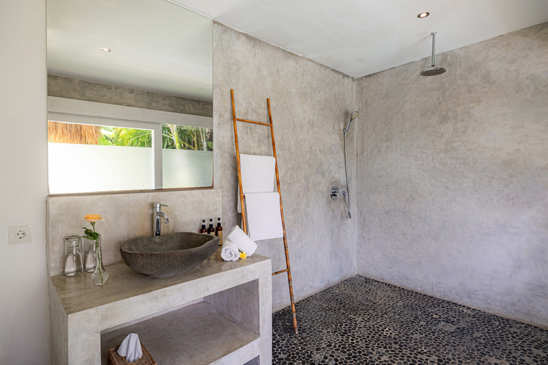 Bathroom 3, Refurbished Villa Kaly – Central Seminyak Oberoi, 700m from Beach, Badung