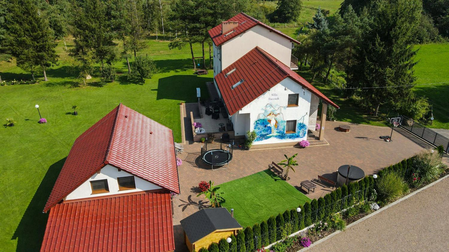 Exterior & Views