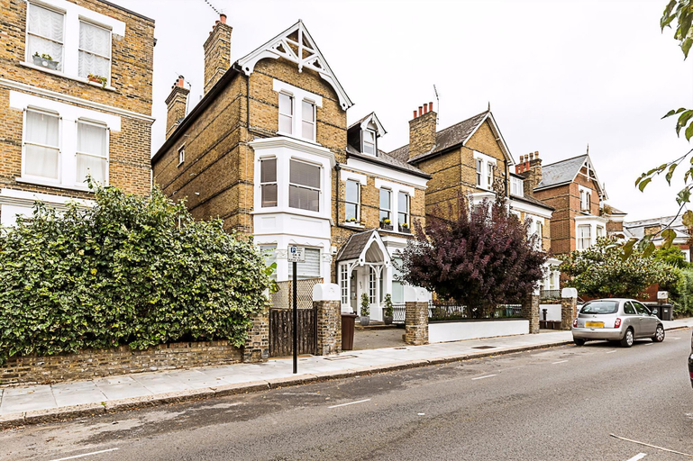 Exterior & Views 2, Charming Two-Bedroom Flat in West Hampstead, London