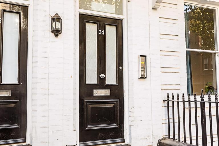 Exterior & Views 2, Elegant 3 bed Apartment in Earls Court, London