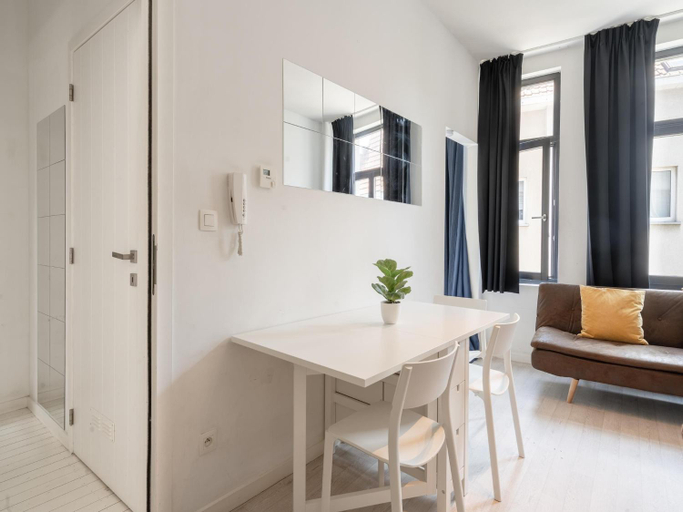 Others 3, Cozy Antwerp Apartment Stay for 7, Antwerpen