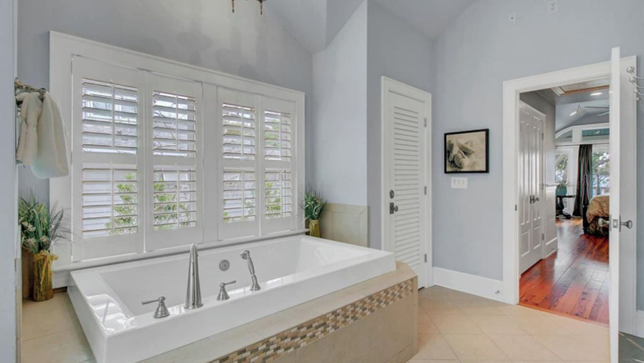Interior 4, 5 32nd Avenue by Avantstay Gourmet Kitchen Pool Balconies, Charleston