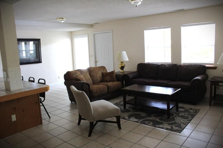 Living area 2, Rock Harbor Resort and Motel, Camden