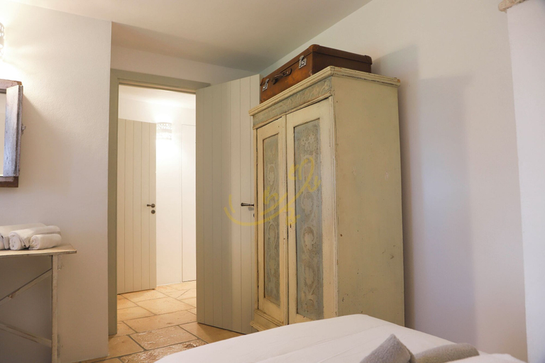 Room 5, TD Trulli Fico D'india w/ Pool Immersed in Nature, Brindisi