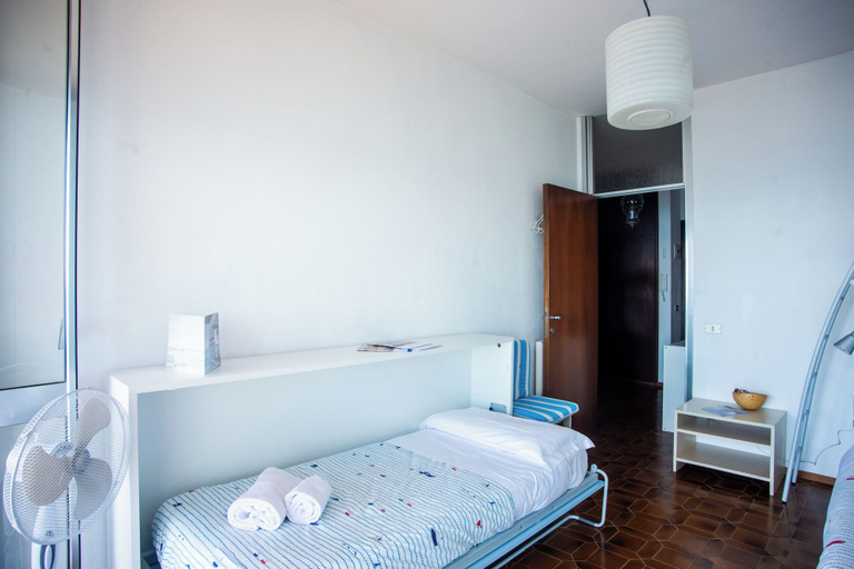 Room 2, Sole Surf E Relax, Sea-view Balcony Apartment, Imperia