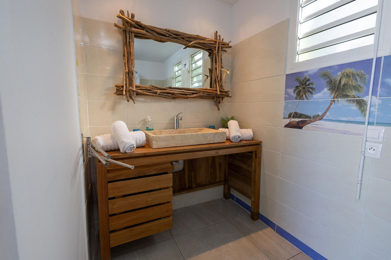 Bathroom 4, Majesty Palm Hotel, Saint-François