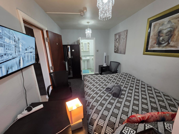 2, Fenia Estate, London