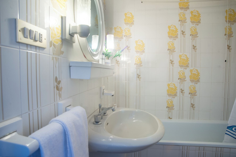 Bathroom 3, Sole Surf E Relax, Sea-view Balcony Apartment, Imperia