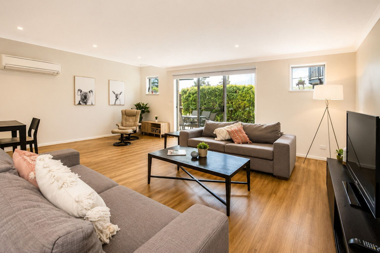Others 5, Coastal Elegance, Busselton
