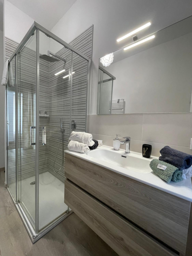 Bathroom 5, R&B MiDora, Modena