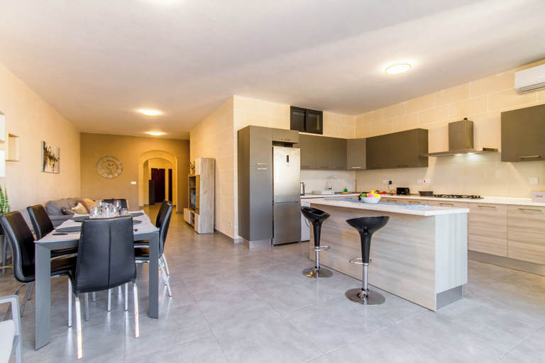 Others 4, Ta'Siku Gozitan villa + Pool & hot tub