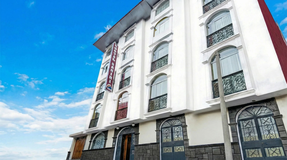 Exterior detail, Hostal Sariri, Puno