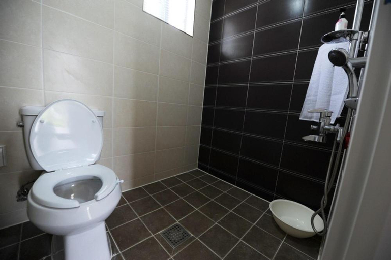 Bathroom, Sancheong Duh Joeunnal Pension, Sancheong