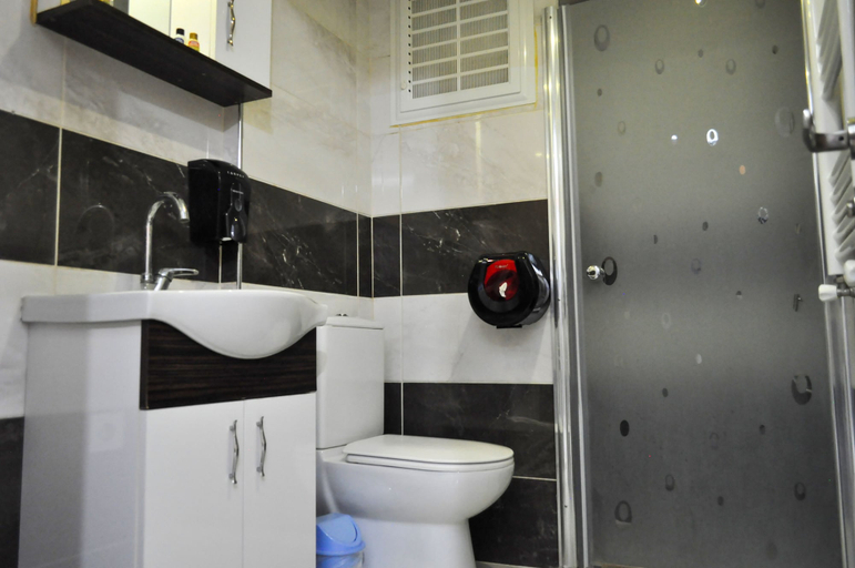 Bathroom 3, Royal Palace boutique hotel, Buca