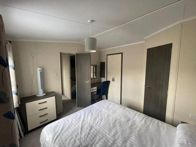 Room, 2-bed Ringwood Cabin - Incl Park Pass, Selfcheckin, Dorset