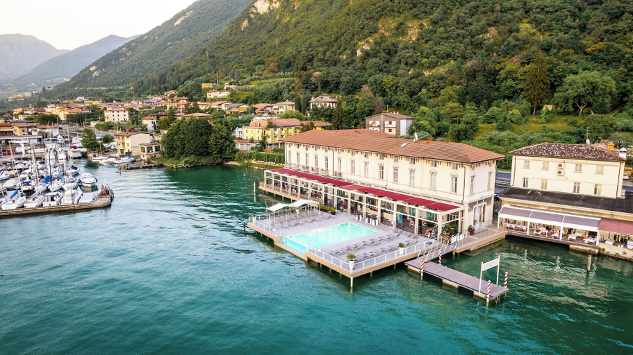 Exterior & Views 2, Hotel Araba Fenice, Brescia