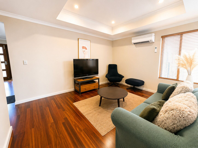 Living area 5, Bay Breeze on Thomas, Busselton