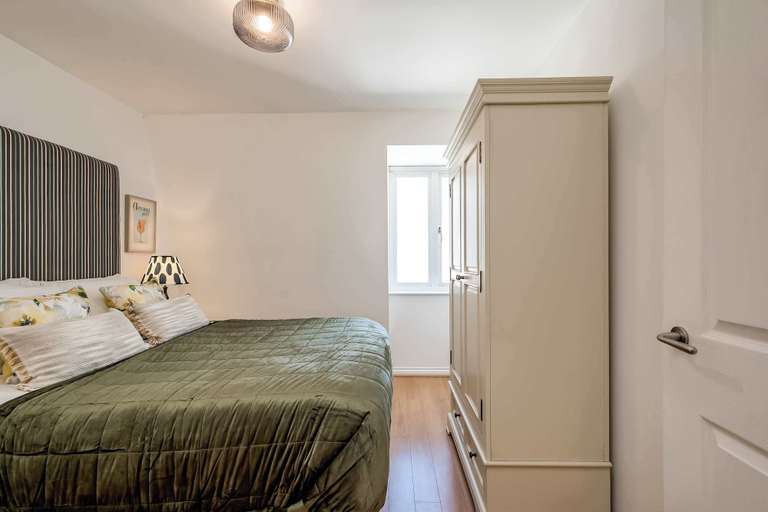 Living area 2, Central Belfast Apartments - The Cathedral Loft, Belfast