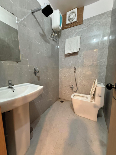 Bathroom 5, Hotel The Edge, Rewa