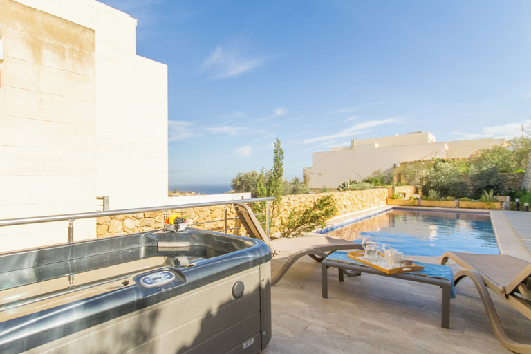 Others 3, Ta'Siku Gozitan villa + Pool & hot tub