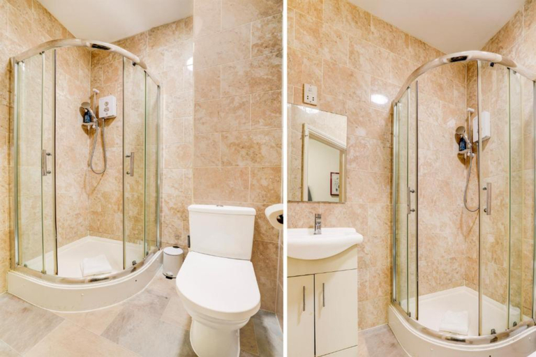 Bathroom 5, Belvilla Ilford Station Hotel, 4 min from Elizabeth line, London