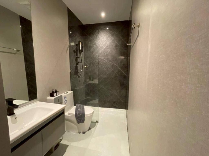 Bathroom 4, Doze Patong, Phuket Island