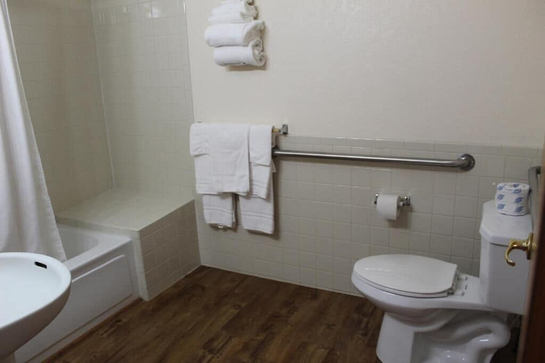Bathroom 5, Rock Harbor Resort and Motel, Camden
