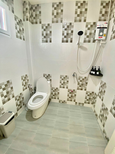 Bathroom 5, De Chalet, Ratchathewi