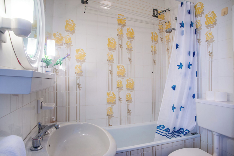 Bathroom 4, Sole Surf E Relax, Sea-view Balcony Apartment, Imperia