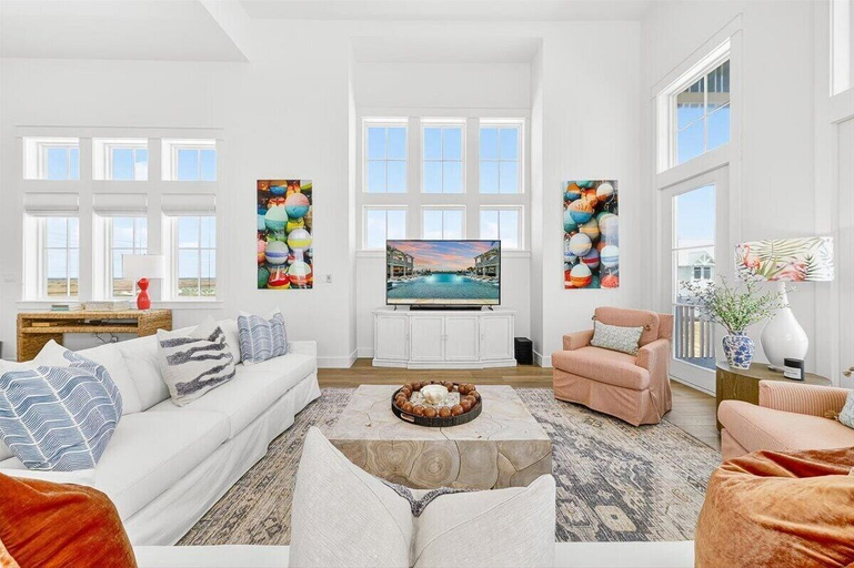 Interior 4, A Wave From Home 101 LGL, Nueces