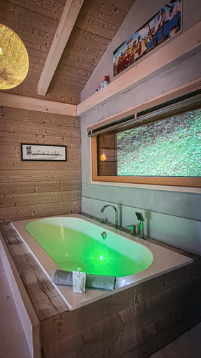 Bathroom 3, Entre les Arbres, Haute-Savoie