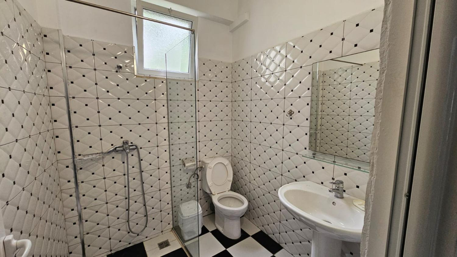Bathroom 5, Roxhela Rooms, Sarandës