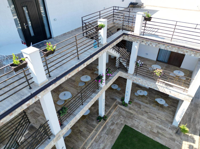 Others 4, Casa Giulia, Limanu