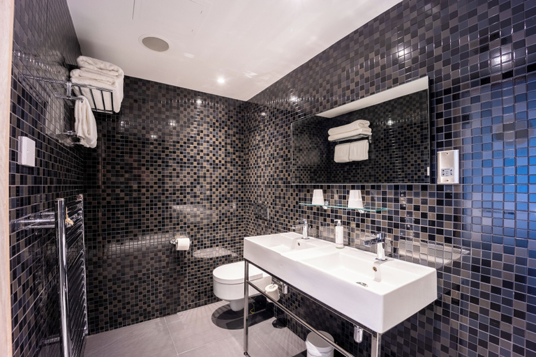 Bathroom 4, Grassmarket hotel, Edinburgh