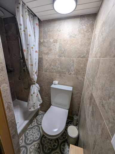 Bathroom 4, Schutzen Lauterbrunnen, Interlaken