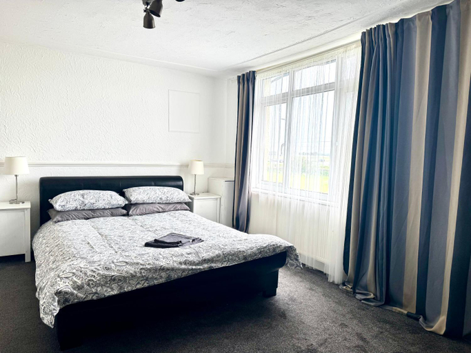 Bedroom 4, AC Lounge 125, Essex