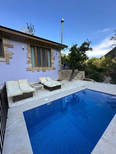 Pool 3, Riverside Jahliye, Chouf