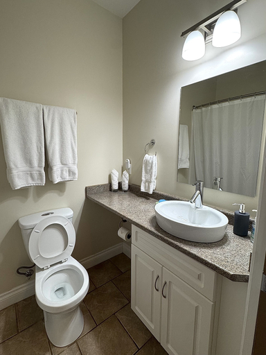 Bathroom, Tree To Me Inn, Okanagan-Similkameen