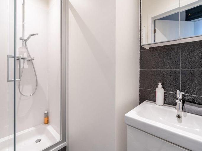 Bathroom 5, Cozy Antwerp Apartment Stay for 7, Antwerpen