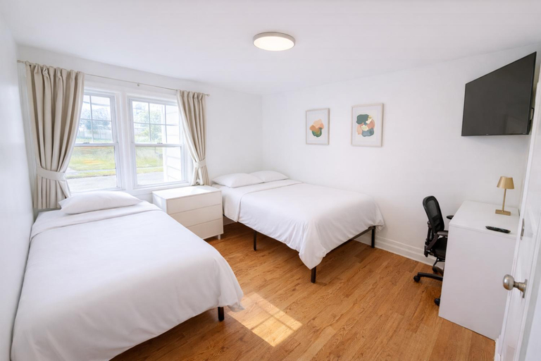 Bedroom 2, Spacious Home with Fire Pit & Game Room Near Yale, New Haven