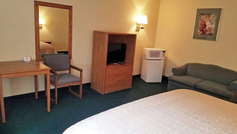 Bedroom 3, Keystone Boardwalk Inn and Suites, Pennington