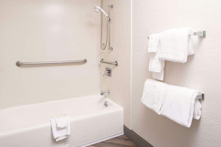 Bathroom 4, Will Rogers Inn, Rogers