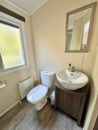 Bathroom 3, Forest Retreat Cabin in Ringwood, Dorset
