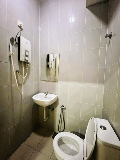Bathroom 4, Collection O Near Taiping Mall Formerly Axis Hotel, Larut and Matang