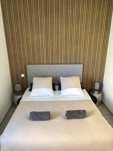 Bedroom 3, logis dans ancien relais de poste, Gard