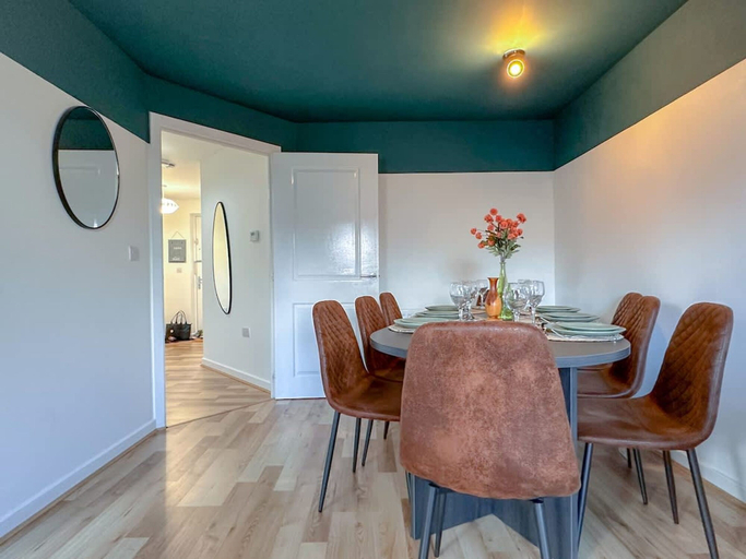 Room 4, Perfect Booking 3 Bed Home in Central Bracknell, Bracknell Forest