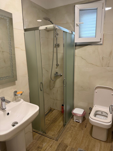 Bathroom 3, Bujtina Lugina e vjoses, Përmetit