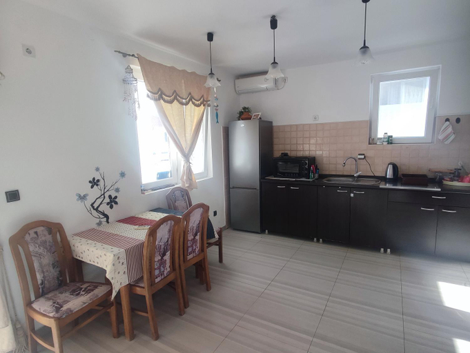 Others 3, Villa Nautica