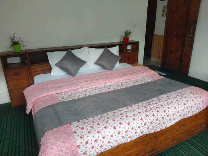 Bedroom 2, Hotel Alpine Manali, Kullu